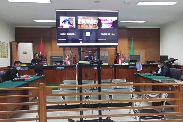 Suasana Sidang vonis Kasus Pungli Sertifikat Tanah yang dilakukan oleh Pegawai BPN Lebak di Pengadilan Tipikor Serang