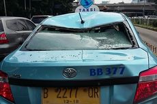 Kaca Mobil Dipecahkan, Penumpang Blue Bird Diancam dan Dipaksa Turun