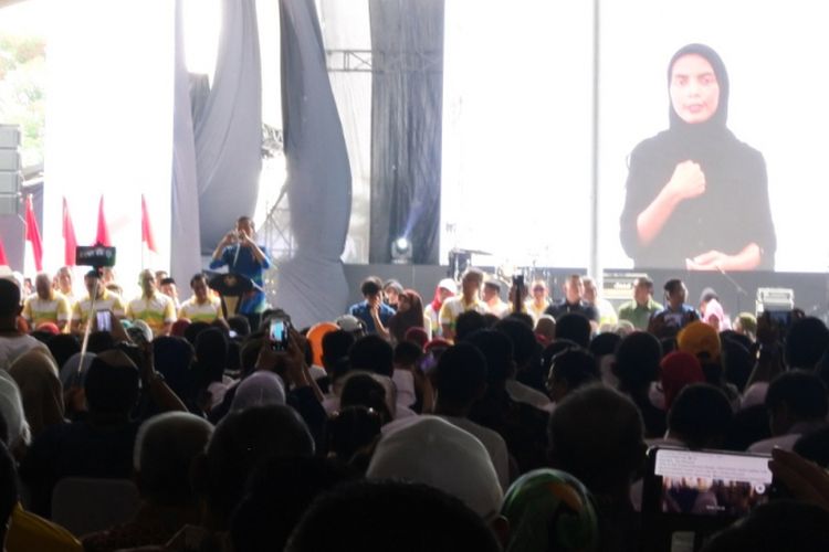 Presiden RI Joko Widodo saat memberikan sambutan pada acara Hari Disabilitas Internasional 2018 di Summarecon Mall Bekasi, Senin (3/12/2018)