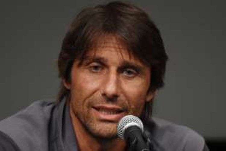 Pelatih Chelsea, Antonio Conte, memberikan keterangan pers sebelum laga International Champions Cup (ICC) melawan Liverpool, di UCLA Campus di Westwood, California, pada 26 Juli 2016. 