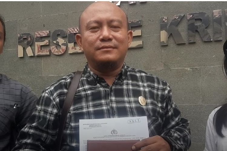 Seorang anggota DPRD Kabupaten Cirebon dilaporkan atas dugaan pelecehan seksual terhadap seorang sales penjual rokok elektrik, Sabtu (7/12/2024).