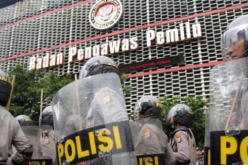 Tertangkap Pakai Narkoba, Puluhan Polisi Jakarta Barat Dijemur