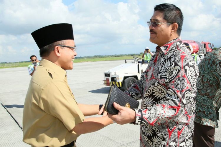 Mahkamah Agung menggelar sejumlah kegiatan di Kabupaten Banyuwangi mulai Senin (24/7/2017) hingga Rabu (26/7/2017). Mahkamah sengaja memilih Banyuwangi untuk mengembangkan ekonomi daerah potensial ini.