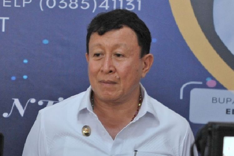Wakil Bupati Manggarai Barat Yulianus Weng. Ia mengaku 4 desa di wilayahnya terancam kelaparan akibat molornya pengerjaan irigiasi karena warga yang dominan petani tak bisa menanam padi.