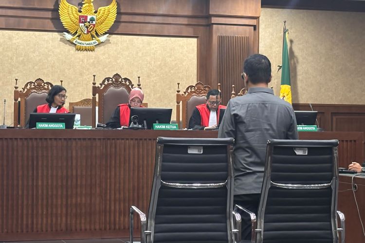 Hakim Akui Jasa Eks Wamenaker Noel Bela Buruh, tetapi Tetap Beri Vonis 4,5 Tahun Penjara