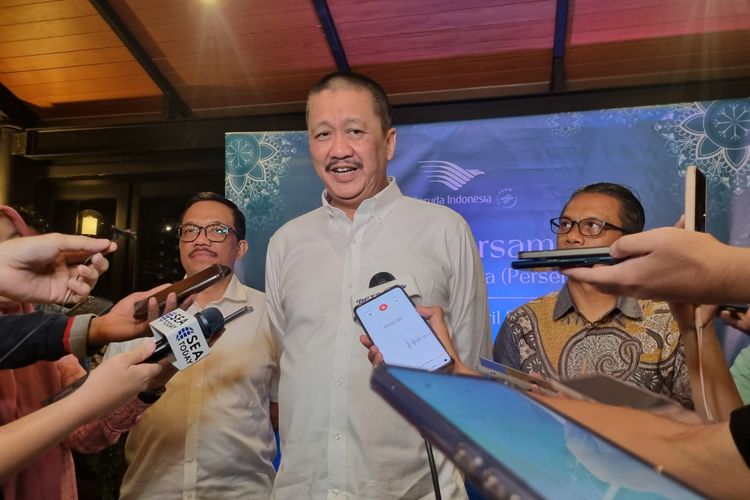 Direktur Utama Garuda Indonesia Irfan Setiaputra saat ditemui setelah media briefing di Jakarta, Senin (1/4/2024).