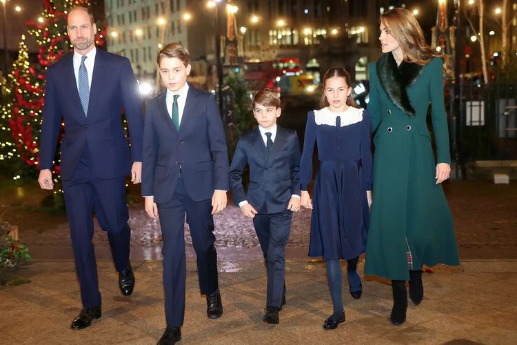 Pangeran William bersama Kate Middleton dan ketiga anak mereka menghadiri acara Natal 2025 di Westminster Abbey.