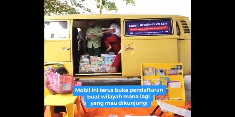 Tangkapan layar mobil VW Combi keliling desa di Yogyakarta memberikan layanan internet gratis.