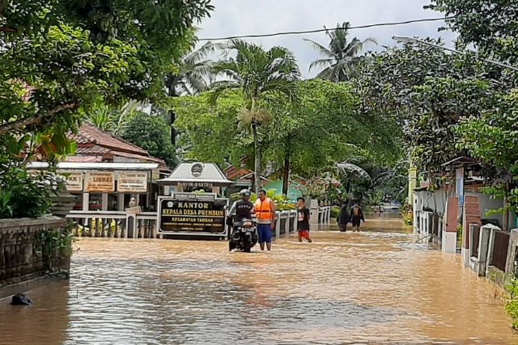 Genangan banjir di Desa Prembun, Kecamatan Tambak, Kabupaten Banyumas, Jawa Tengah, pada pertengahan November 2020.