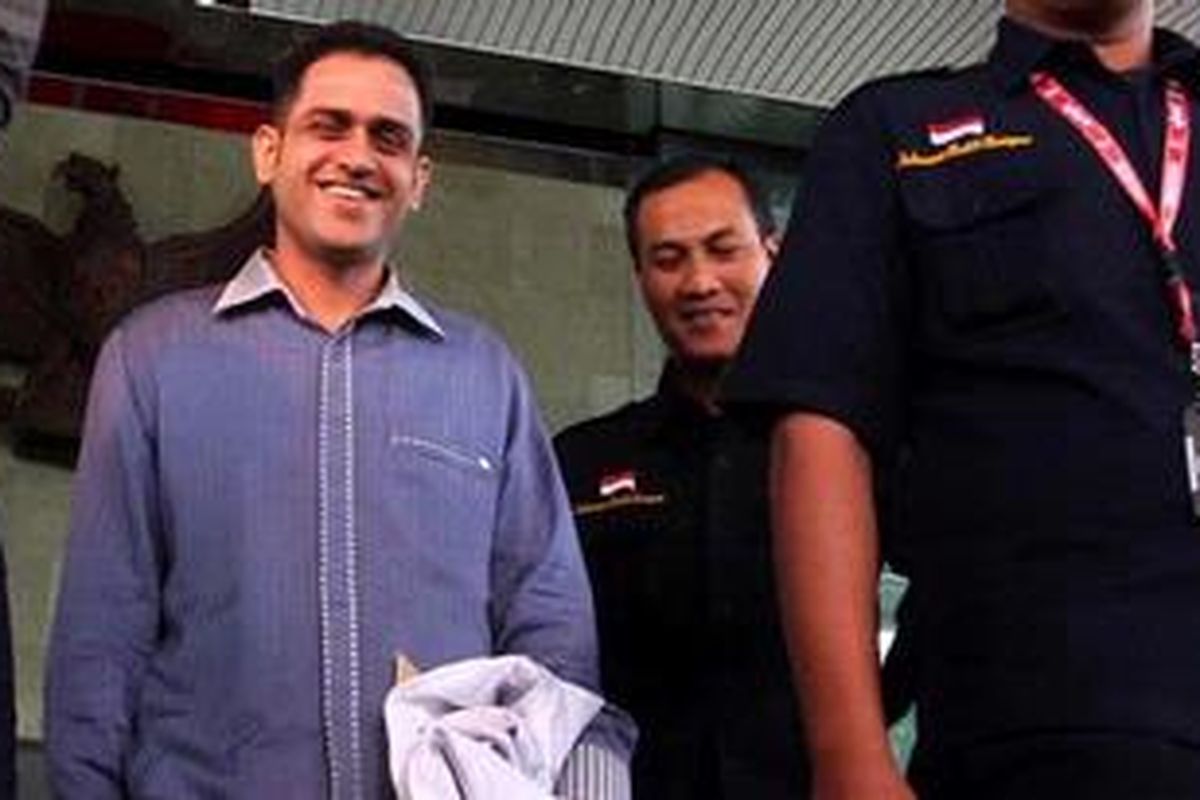 Nazaruddin di Periksa - Komisi Pemberantasan Korupsi (KPK), Jakarta, Selasa (31/7/2012), kembali memeriksa terpidana kasus suap wisma atlet SEA Games, Muhammad Nazaruddin. Mantan Bendahara Umum Partai Demokrat tersebut diperiksa sebagai saksi untuk dua warga negara Malaysia yang menjadi tersangka karena diduga membantu pelarian istri Nazaruddin, Neneng Sri Wahyuni.