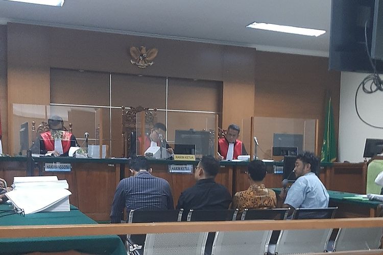 Empat orang saksi kasus korupsi PIP SDN di Kota Serang di Pengadilan Tipikor Serang. Rabu (24/4/2024).