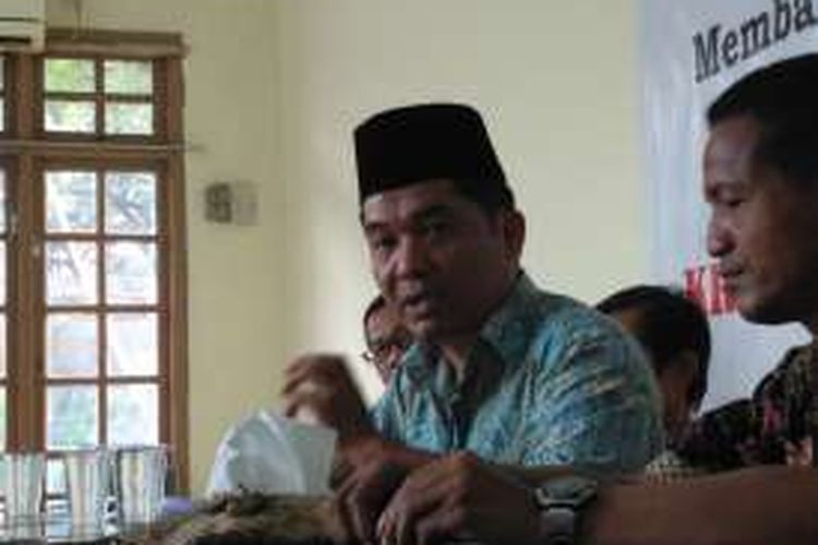 Direktur Eksekutif Lingkar Madani Indonesia Ray Rangkuti di kantor Formappi, Jakarta, Senin (9/1/2017) 