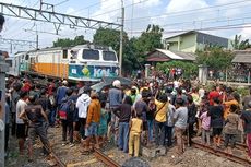 Avanza Ditabrak Kereta di Tambun, Mobil Terseret hingga Satu Kilometer