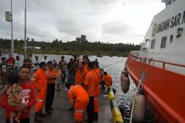 Sebuah Kapal Boat Kayu yang bertolak dari Pelabuhan Ujung Sialit, Kecamatan Pulau Banyak Barat, Aceh Singkil, Nanggroe Aceh Darussalam, berkapasitas 10 Grosstone, diduga hilang arah saat menuju Desa Moawo, Kota Gunugsitoli, Sumatera Utara, kemarin Jum’at (19/08/2016), demikian di sampaikan Bobby Purba, Koordinator Pos SAR Nias, Sabtu (20/08/2016).