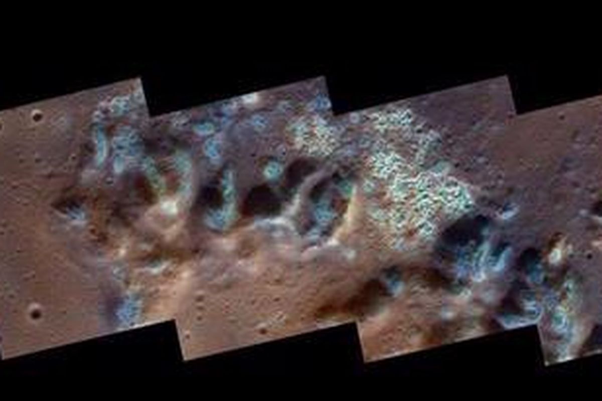 Rongga aneh di permukaan Merkurius yang ditangkap oleh wahana antariksa MESSENGER milik NASA. 