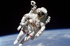 Prada Merancang Pakaian Astronot untuk Misi NASA