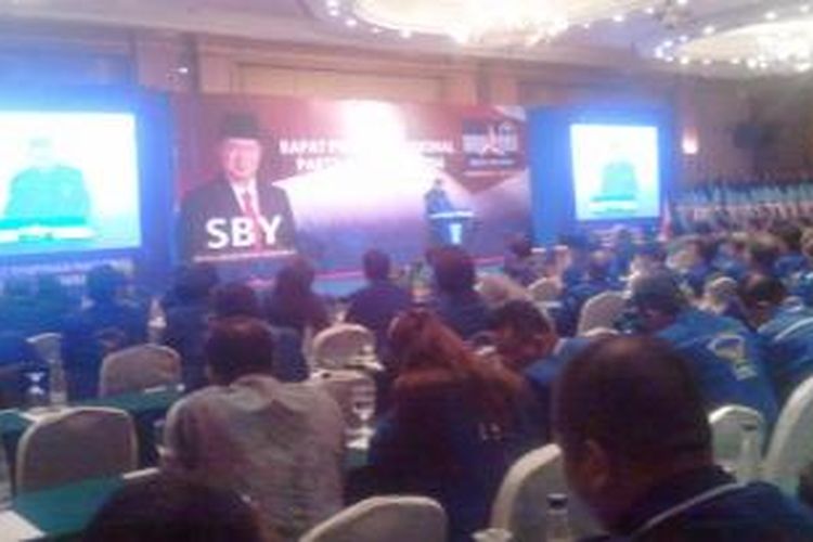 Ketua Umum Partai Demokrat Soesilo Bambang Yudhoyono memberikan sambutan dalam pembukaan Rapat Pimpinan Nasional (Rapimnas) Partai Demokrat, Minggu (18/5/2014), di Hotel Sultan Jakarta. 