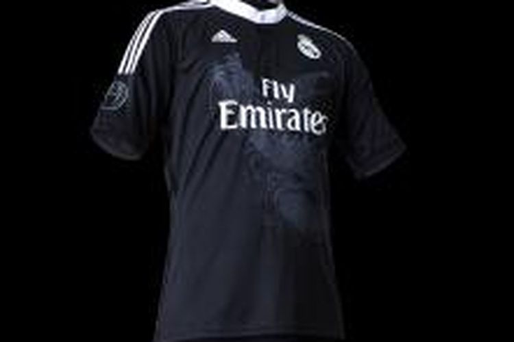 Seragam ketiga Real Madrid keluaran Adidas. Kaus hitam dengan nuansa naga karya Yohji Yamamoto ini berfokus pada nilai-nilai Madridismo yakni kebesaran dan tekad kuat.

