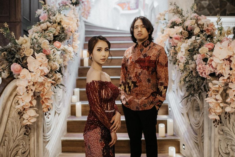 Joshua Suherman dan Clairine Clay belum lama ini melangsungkan pernikahan.