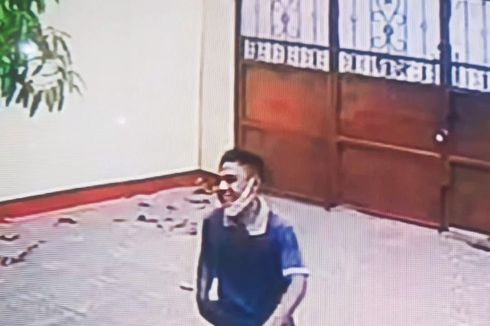 Pencuri Brankas Rumah di Ciracas Tersenyum Usai Beraksi, Terekam CCTV