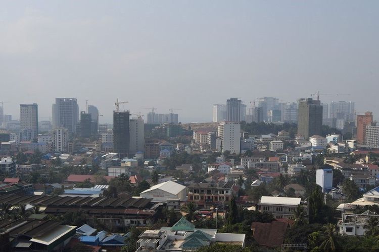 Pemandangan umum menunjukkan bangunan perumahan dan komersial di kota pelabuhan Sihanoukville Kamboja pada 20 Februari 2020.