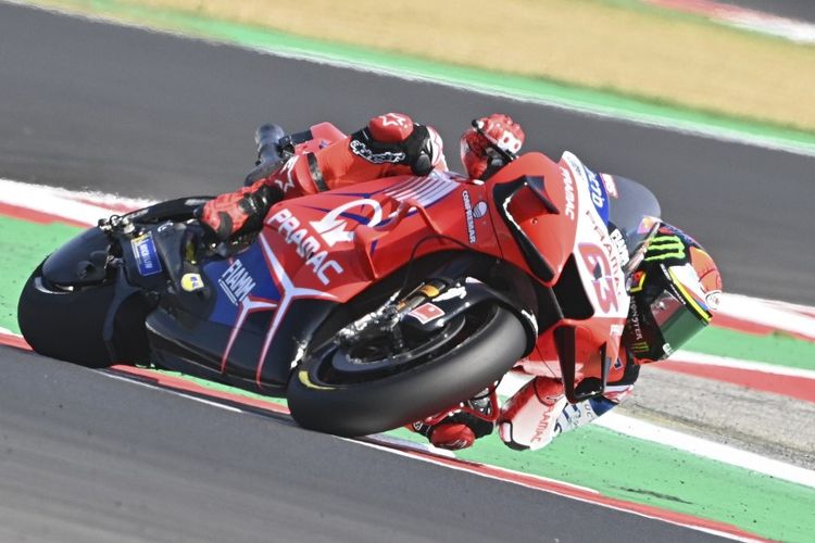 Francesco Bagnaia saat berlaga di MotoGP Emilia Romagna. (Photo by ANDREAS SOLARO / AFP)