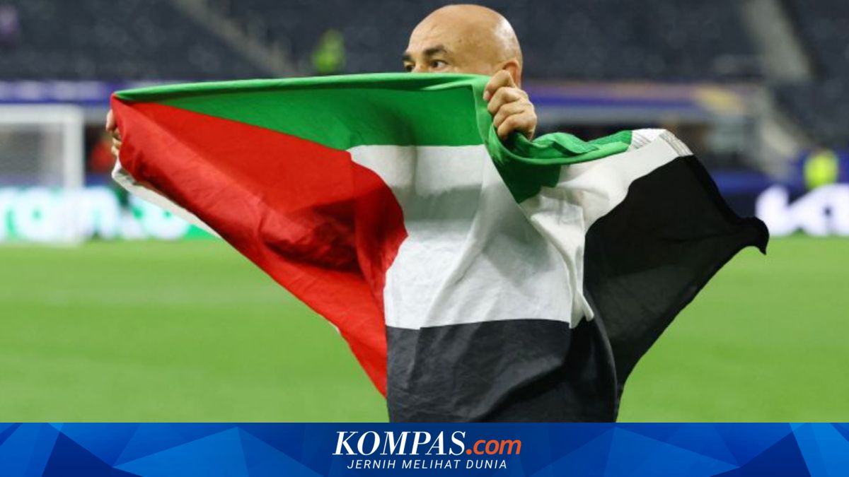 Lolos 16 Besar Piala Dunia 2026, Pelatih Mesir Bawa Bendera Palestina ke Lapangan
