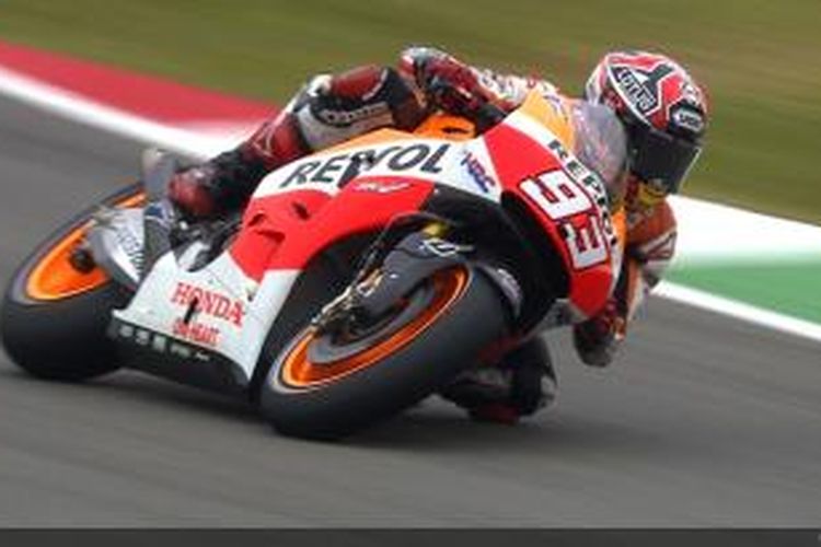 Pebalap Repsol Honda asal Spanyol, Marc Marquez, memacu motornya di Sirkuit Mugello pada sesi latihan bebas pertama GP Italia, Jumat (30/5/2014).