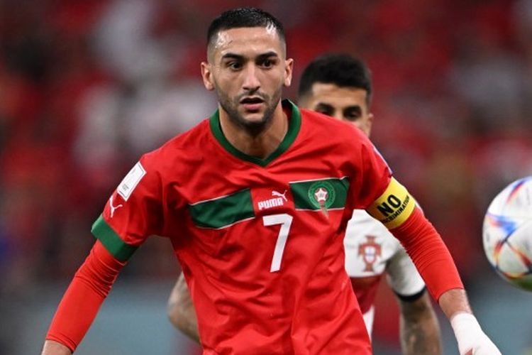 Gelandang timnas Maroko Hakim Ziyech beraksi dalam laga perempat final Piala Dunia 2022 kontra Portugal di Stadion Al-Thumama, Doha, 10 Desember 2022. Hakim Ziyech akan mendonasikan pendapatan yang ia dapatkan selama Piala Dunia 2022.
