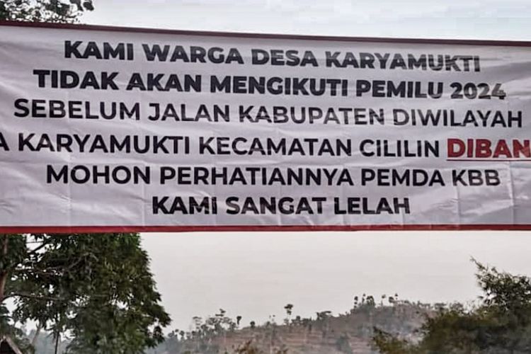 Kondisi jalan rusak di Desa Karyamukti, Kecamatan Cililin, Kabupaten Bandung Barat (KBB), Jawa Barat, Senin (2/10/3023).