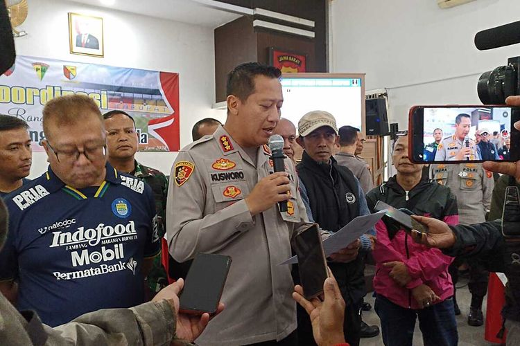 Ribuan petugas gabungan dari Polisi, TNI, Dishub dan Satpol PP akan dikerahkan untuk mengawal laga perempat final Persib Bandung dalam lanjutan Piala Presiden 2022, pada Juli mendatang. Selain itu, jajaran Kepolisian meminta. adanya Sterilisasi di area Stadion Si Jalak Harupat, Kabupaten Bandung, Jawa Barat.