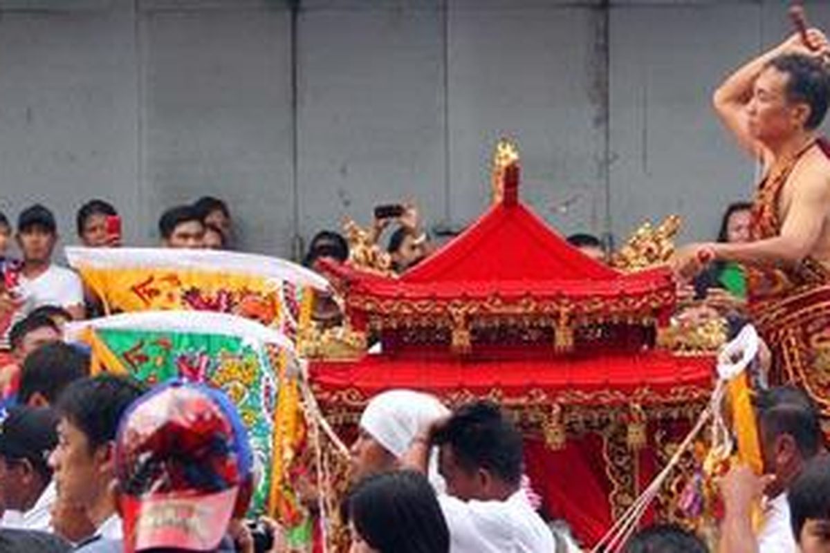 Salah satu Tang Sin diatas Kio nya ikut dalam Festival Cap Go Meh di Manado.