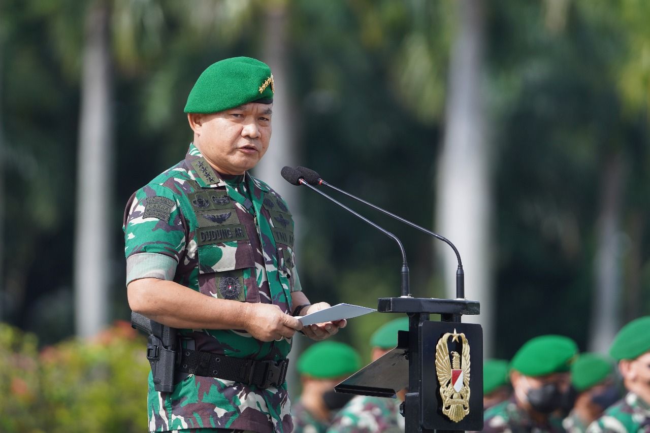 KSAD Dudung Sempat Jenguk Perwira Korban Kecelakaan di Merauke Sebelum Akhirnya Meninggal