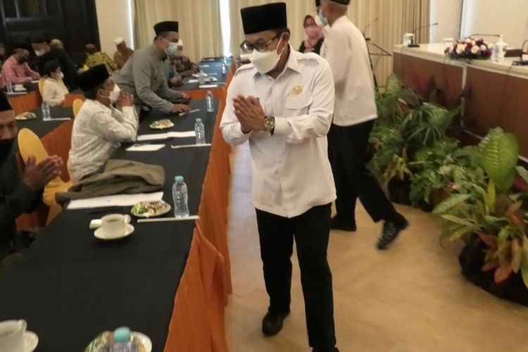 Wali Kota Malang Sutiaji saat menghadiri kegiatan launching kartu BPJS Ketenagakerjaan bagi penghafal Al Qur'an di Hotel Pelangi, Kota Malang pada Rabu (2/2/2022).