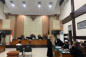 'Kalau Mau Teriak, di Luar Sana', Hakim Tegur Kuasa Hukum Dokter Tifa dan Skors Sidang