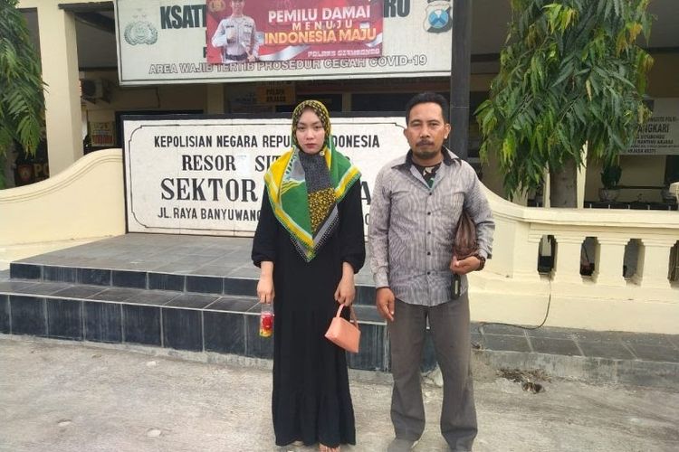 Foto: Nur Faidah (33) ketika malaporkan kasus di Polsek Arjasa, Polda Jatim pada Senin (11/12/2023).