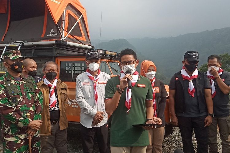 Peresmian jembatan gantung terpanjang di kawasan Puncak, Kecamatan Megamendung, Kabupaten Bogor, Jawa Barat.