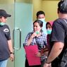 Jasad Korban Kebakaran Depo Pertamina Plumpang Dijemput Keluarganya di RS Polri