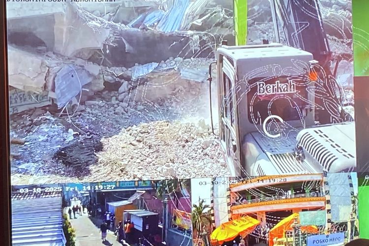 Proses evakuasi pengangkatan puing runtuhan Ponpes Al Khoziny Sidoarjo, Jumat (3/10/2025)