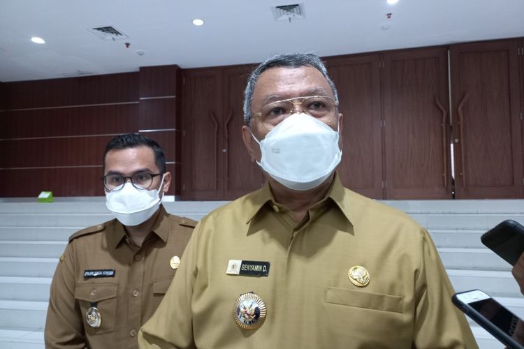 Wali Kota Tangerang Selatan Benyamin Davnie (kanan), bersama Wakil Wali Kota Tangerang Selatan Pilar Saga Ichsan (kiri) saat ditemui di Gedung DPRD Tangerang Selatan, Senin (21/6/2021).