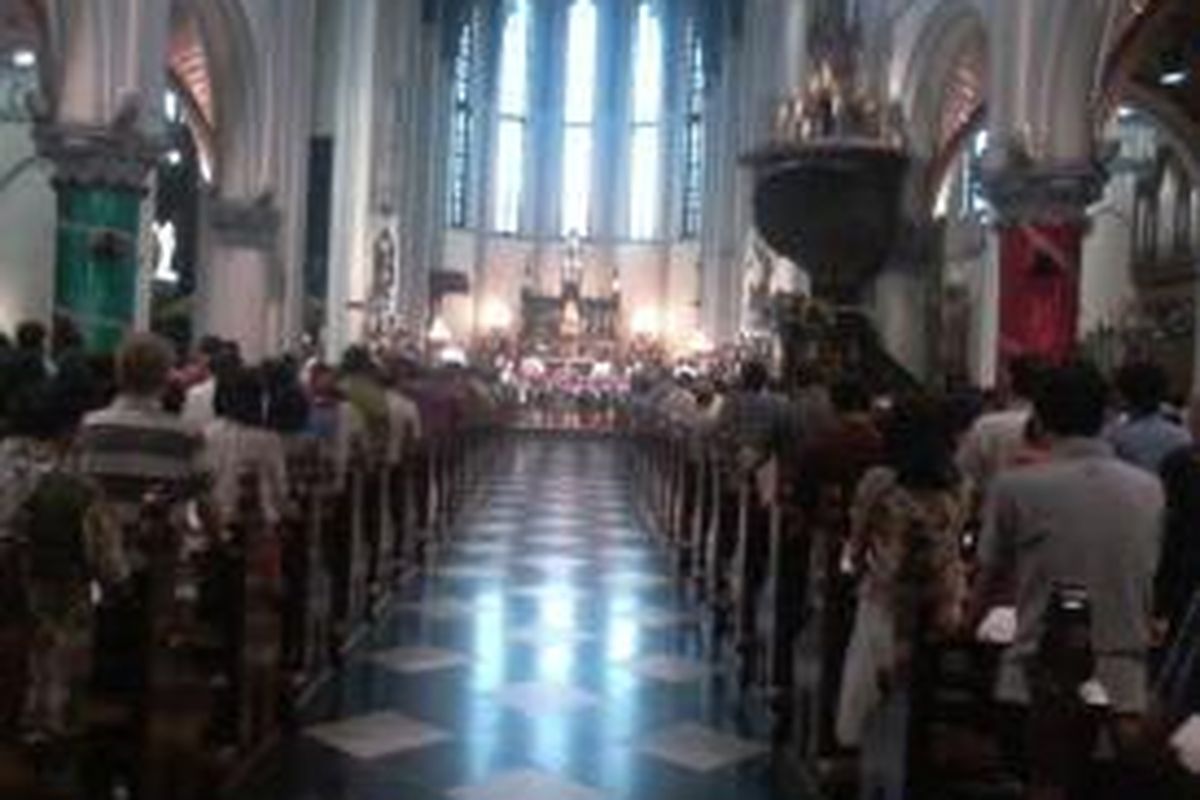 Suasana misa Natal di Gereja Katedral, Jakarta Pusat, Rabu (25/12/2013).