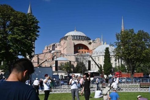 Tak Terima Hagia Sophia Dijadikan Masjid, Ekstremis Sayap Kanan Yunani Bakar Bendera Turki