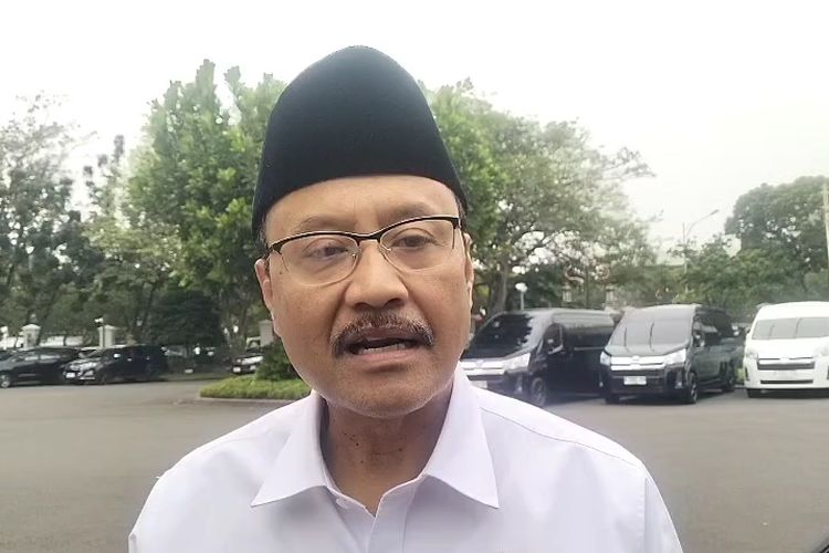 Menteri Sosial (Mensos) Saifullah Yusuf atau Gus Ipul di Kompleks Istana, Jakarta, Jumat (19/9/2025).