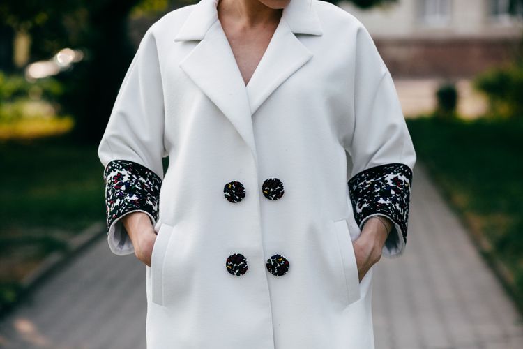 Simak inspirasi outfit kerja ala Nadya Kinanti dan Tarysha Amara yang mengusung gaya old money, tampilannya elegan, timeless, dan mewah.