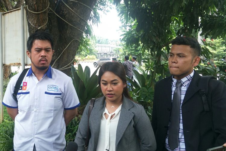Ponco, pihak MOP manajemen Betrand, Lena Simanjuntak dan kuasa hukum untuk kasus pengeditan wajah Betrand Peto