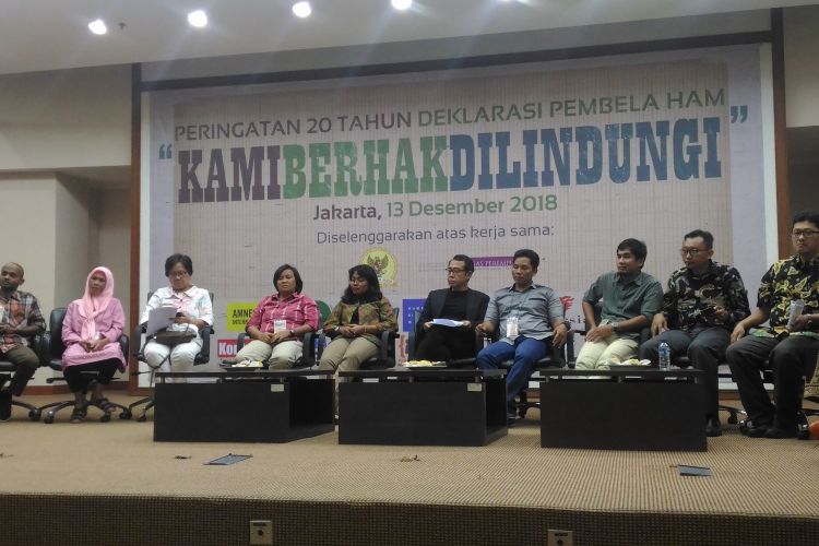 Sejumlah LSM dan komunitas yang bergerak sebagai pembela HAM hadir dalam deklarasi bertajuk Kekerasan Masih Berlanjut, Mereka Berhak Dilindungi di Auditorium Gedung Komisi Yudisial, Jakarta, Kamis (13/12/2018). 