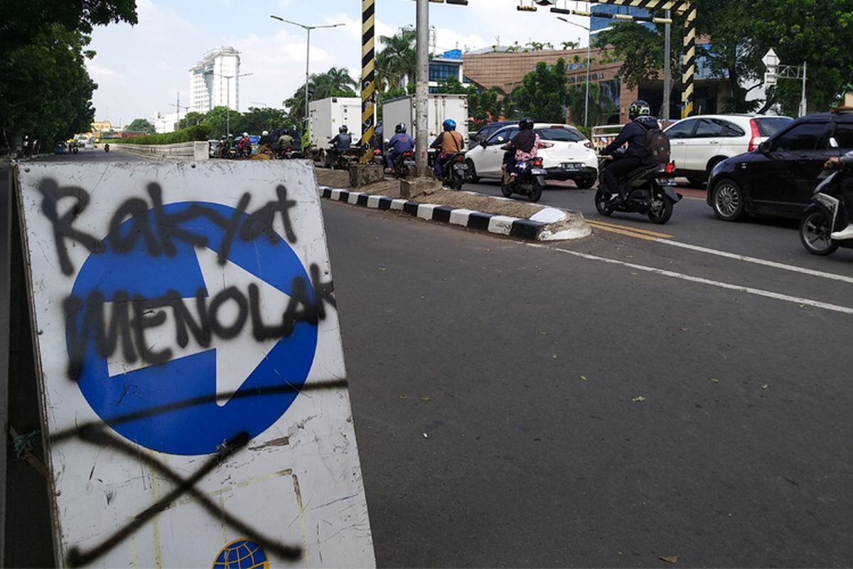 Penutupan perlintasan Kereta Api Jalan Angkas, Jakarta Pusat