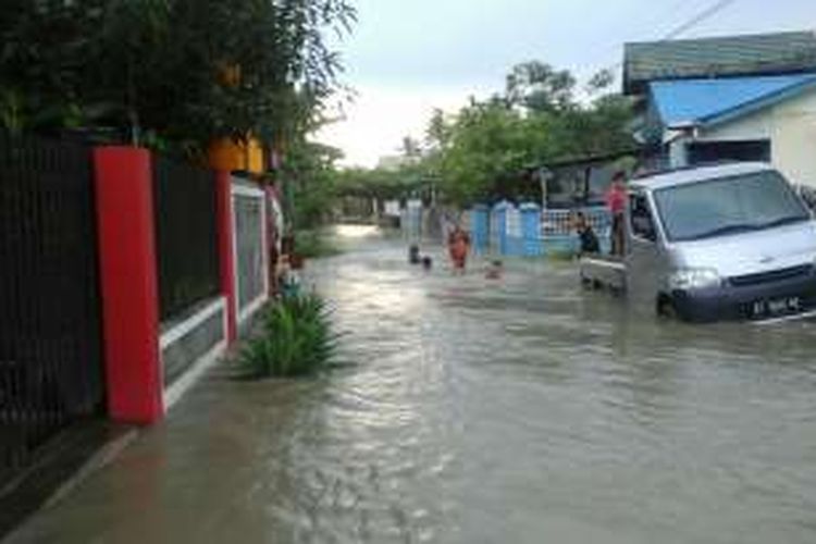 Genangan air di Gang Tinggiran, Suryanata, Samarinda  sudah mencapai 80 cm