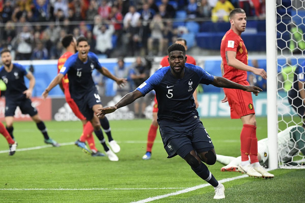 Pemain Perancis Samuel Umtiti merayakan gol yang dicetaknya ke gawang Timnas Belgia pada laga semifinal Piala Dunia 2018 di Stadion Saint Petersburg, Selasa (10/7/2018) atau Rabu dini hari WIB. Perancis memastikan langkah ke babak final setelah menaklukkan Belgia dengan skor 1-0.