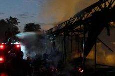 Lima Kios di Pasar Burung Tegal Ludes Terbakar